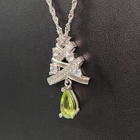 S925 Peridot Christmas tree Pendant necklace in Box - chain stamped Italy - Picture 8 of 9